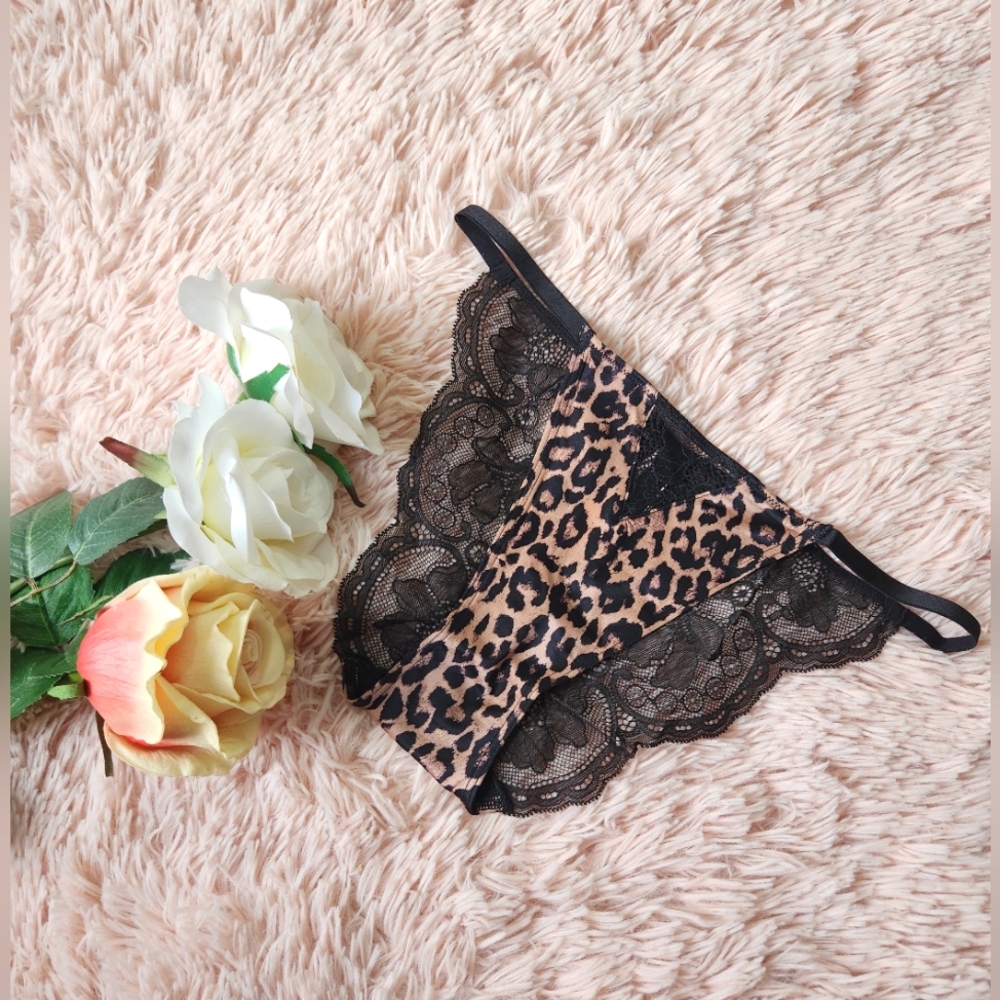Victoria Secret Lace String Cheekini Panty Medium Size Nougat Leopard Print
